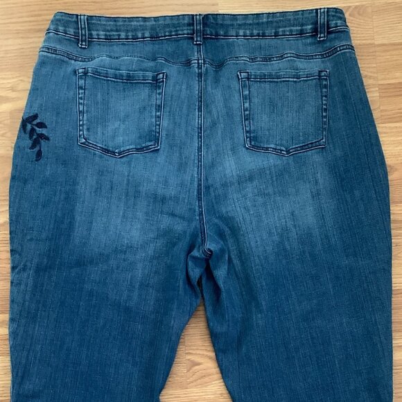 Crown Ivy Straight Curvy Leg Jeans jeans Size 22W - Picture 5 of 15